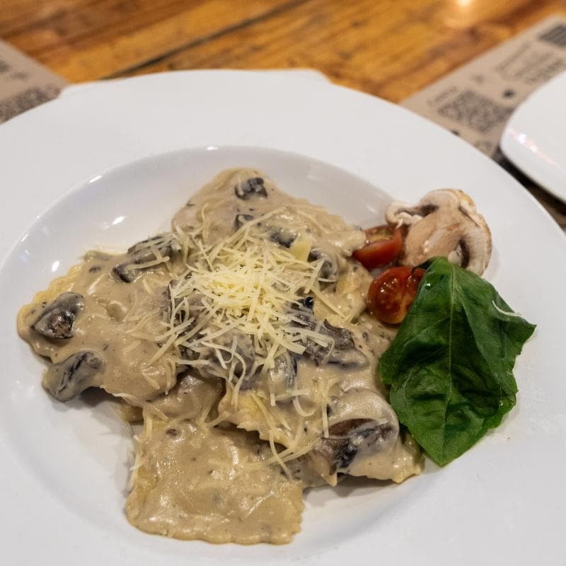 RAVIOLON DE CALABAZA AL FUNGHI