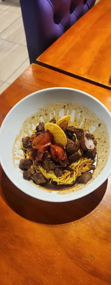 Lomo Saltado con Tallarín Huaicaina