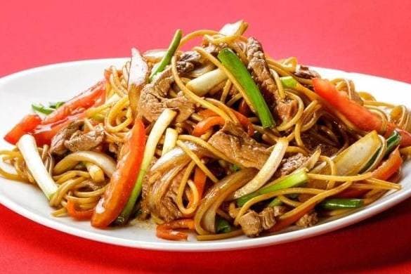 Tallarin saltado con carne