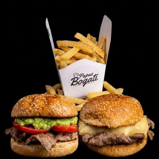 2 Sandwiches más Papas Fritas