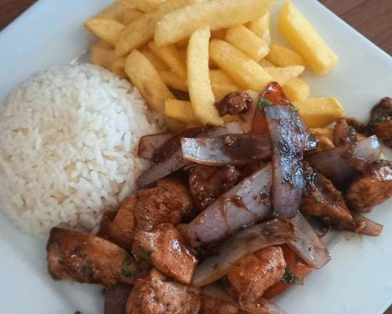 Pollo saltado