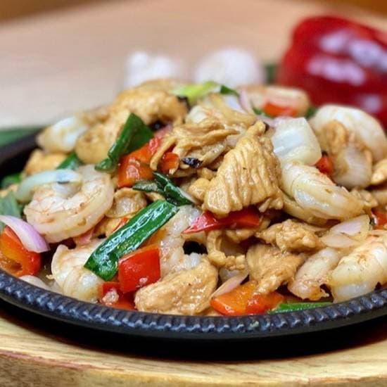 Parllada con pollo y camarón
